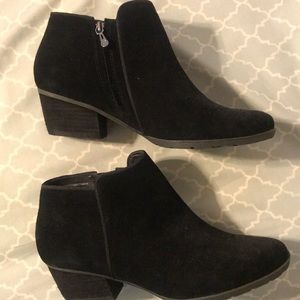 Blondo Black Waterproof leather booties sz 9.5